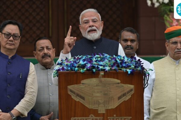 मोदी ने विकास दर पर बात की, राहुल गांधी पर तंज किया