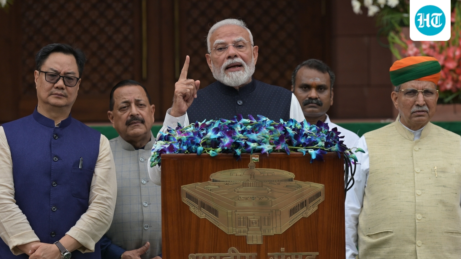 मोदी ने विकास दर पर बात की, राहुल गांधी पर तंज किया