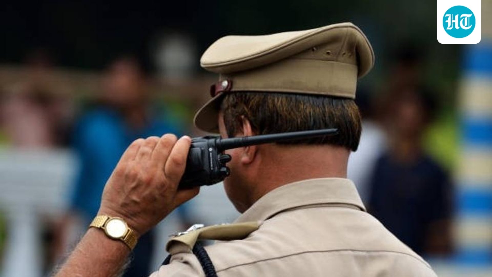 महिला ने कैब का इंतज़ार करते हुए असभ्य टिप्पणियों का वीडियो बनाया
