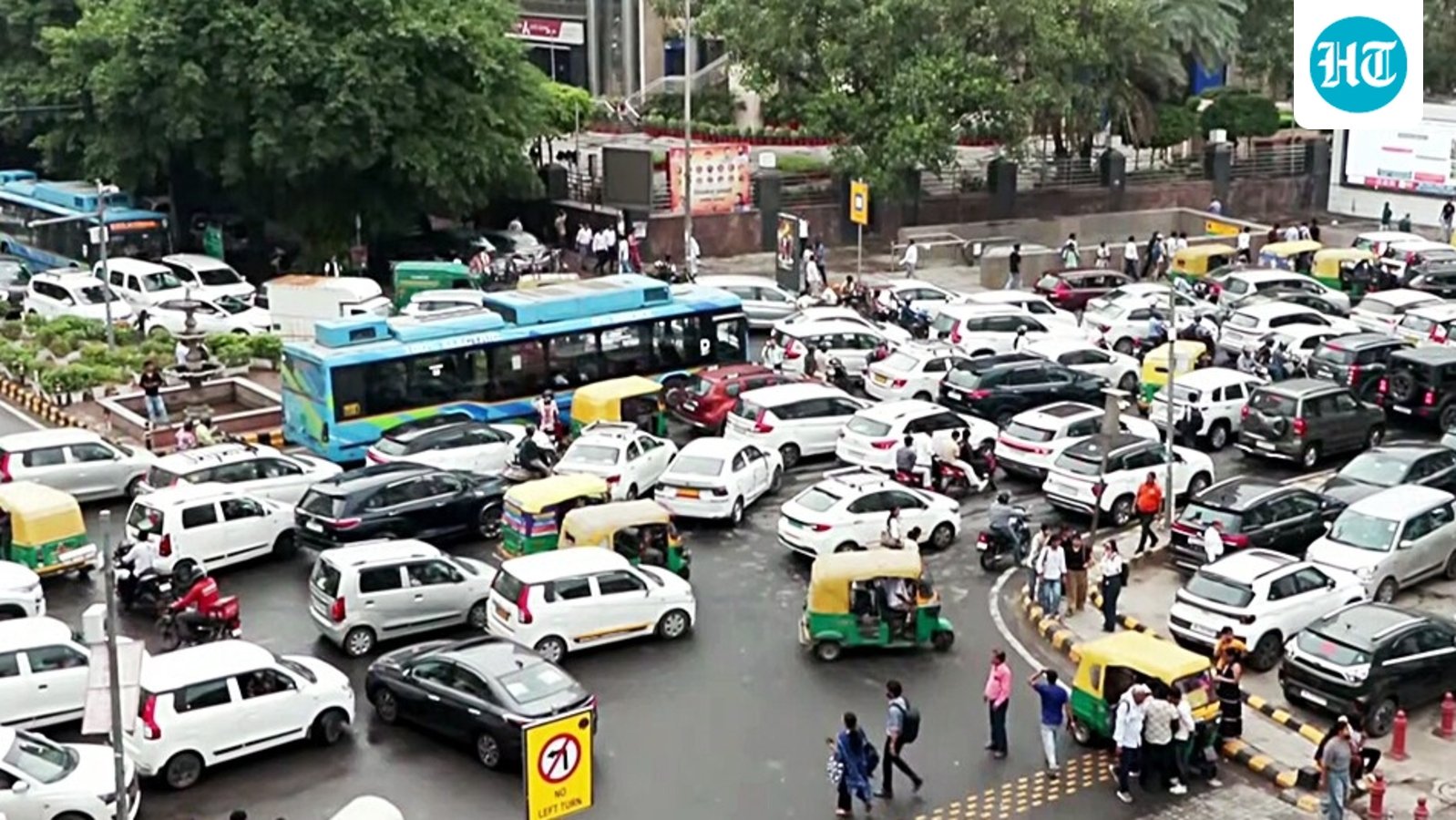 दिल्ली में भारत गेट के आसपास का ट्रैफिक जाम