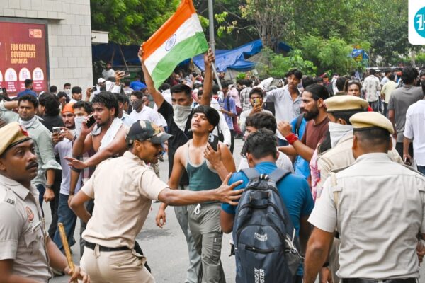 संसद में CJP विरोध के दौरान हंगामा और स्थगन
