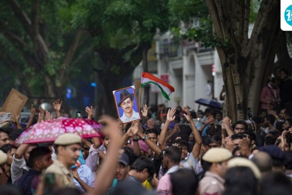 CJP संसद मार्च में महुआ मोइत्रा और शबाना आज़मी की भागीदारी