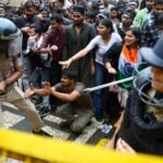 दिल्ली पुलिस का प्रदर्शनकारी उग्र और हिंसक होना