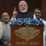 पीएम मोदी युवाओं की आकांक्षाओं और देश की प्रगति पर चर्चा कर रहे हैं।