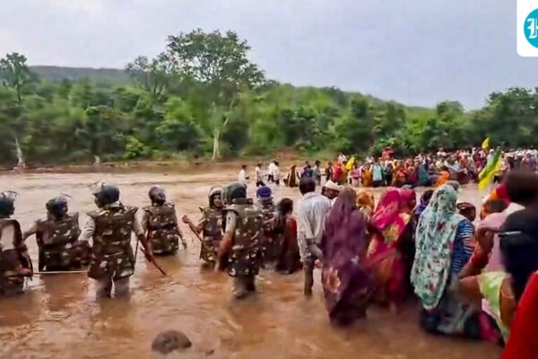 केन-बेतवा परियोजना के खिलाफ चिता आंदोलन का दृश्य