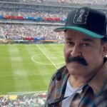 मोहनलाल FIFA विश्व कप 2026 फाइनल में फुटबॉल का आनंद लेते हुए