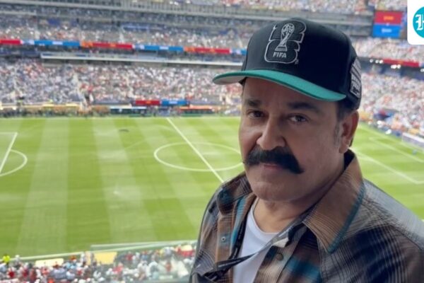 मोहनलाल FIFA विश्व कप 2026 फाइनल में फुटबॉल का आनंद लेते हुए