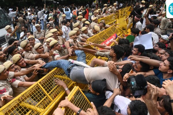 FTII छात्रों का प्रदर्शन, पेपर लीक के खिलाफ समर्थन