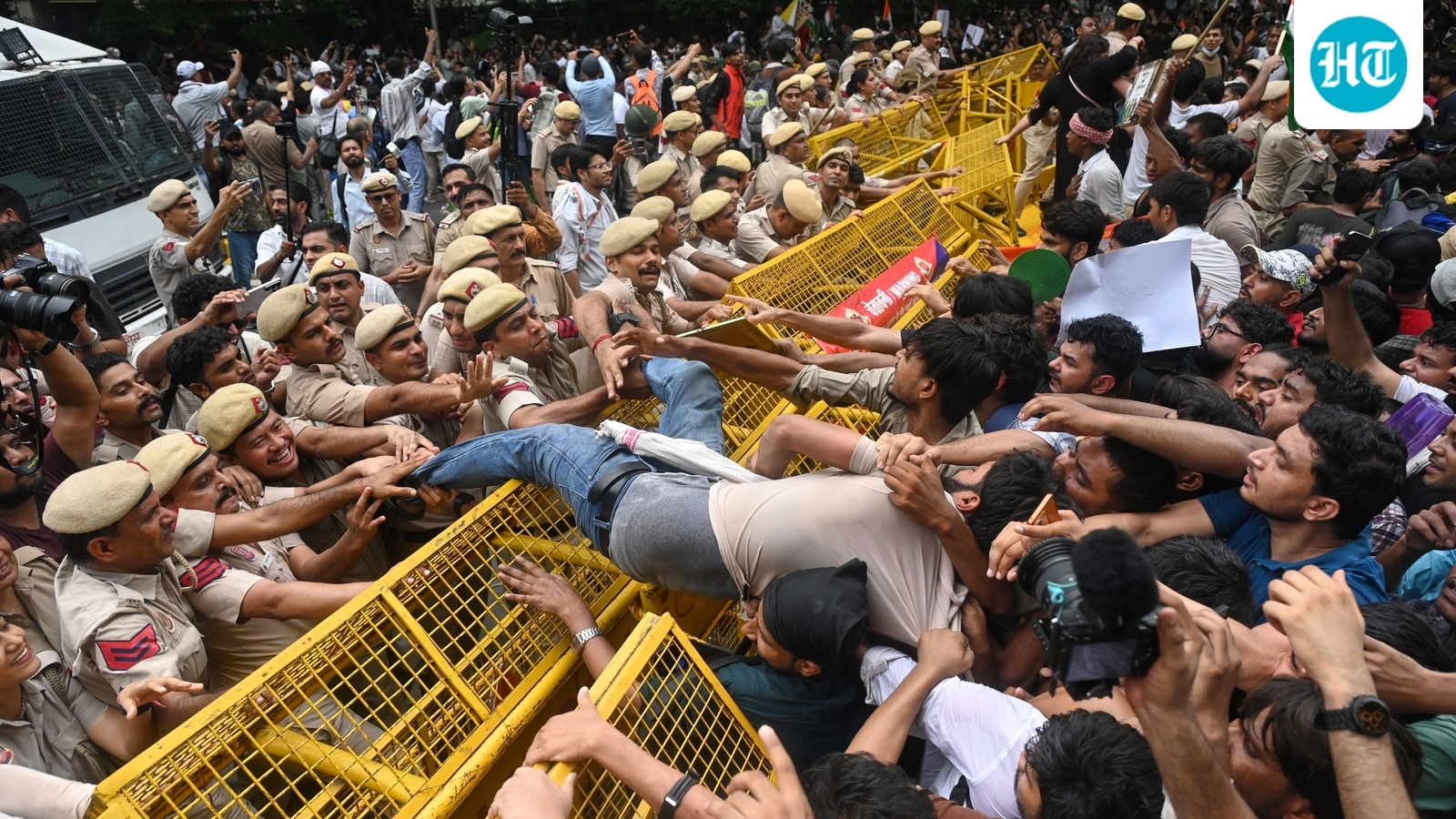 FTII छात्रों का प्रदर्शन, पेपर लीक के खिलाफ समर्थन