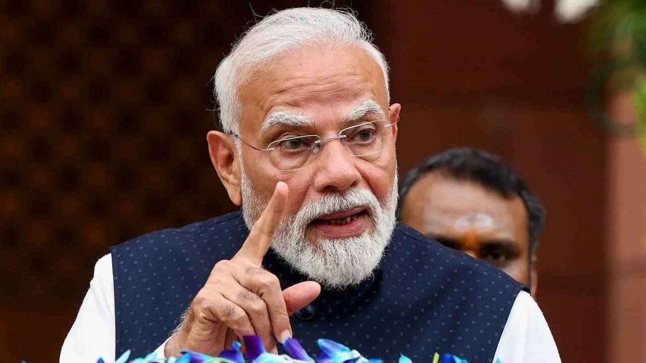 दिल्ली में 'चलो संसद' मार्च के दौरान हुई हिंसा का दृश्य