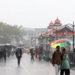 हिमाचल में बारिश से प्रभावित सड़कें और बिजली की आपूर्ति