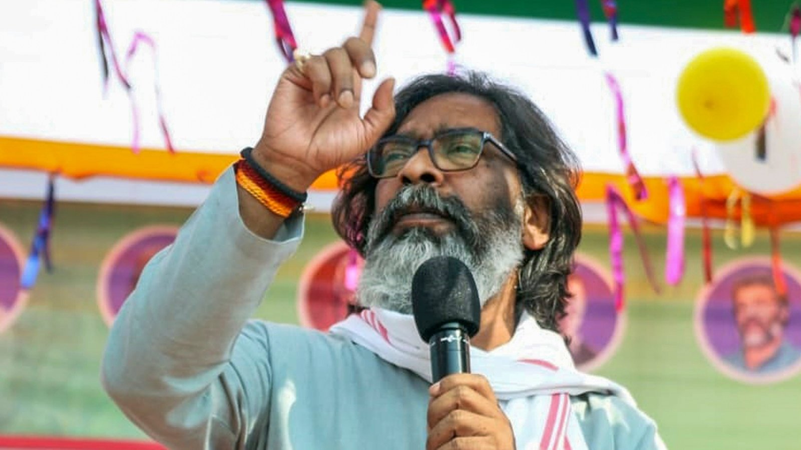 हेमंत सोरेन संवाद पर जोर देते हुए, झारखंड की स्थिति पर चर्चा