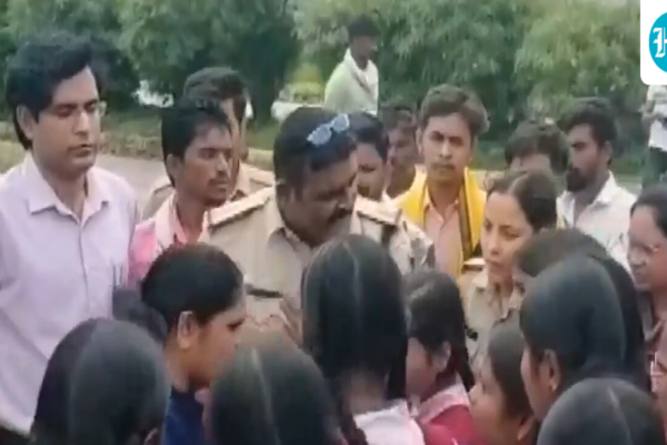 मध्य प्रदेश में छात्रों का जातिवाद के खिलाफ प्रदर्शन