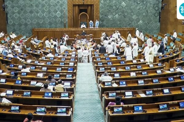 संसद के मानसून सत्र में विपक्ष का प्रदर्शन