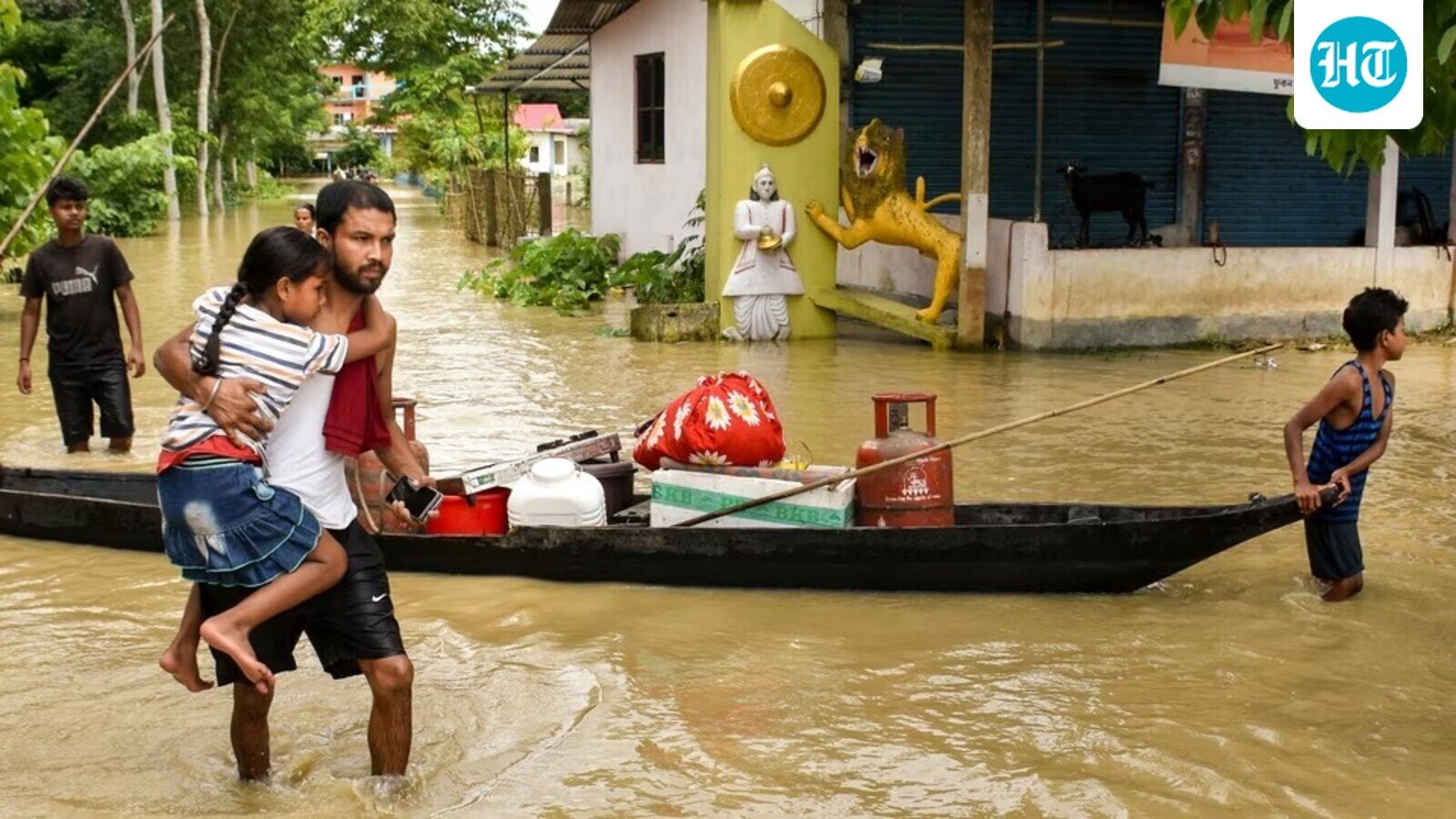 असम में बाढ़ से प्रभावित परिवारों का सर्वेक्षण