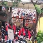 जादवपुर विश्वविद्यालय में ABVP और वाम छात्र संगठनों के बीच संघर्ष का दृश्य