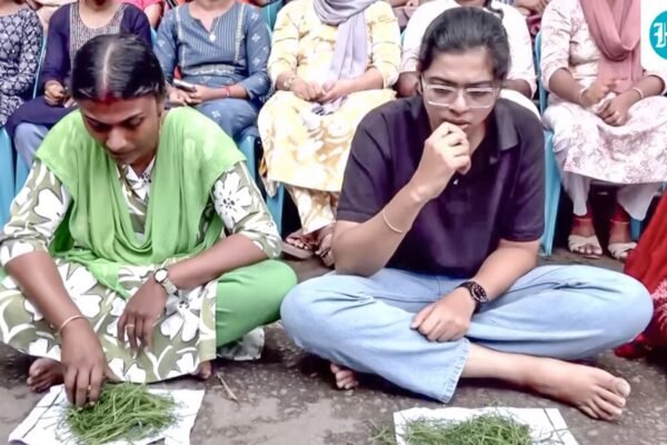 केरल में शिक्षक पदों की नियुक्ति के लिए प्रदर्शन करते युवा
