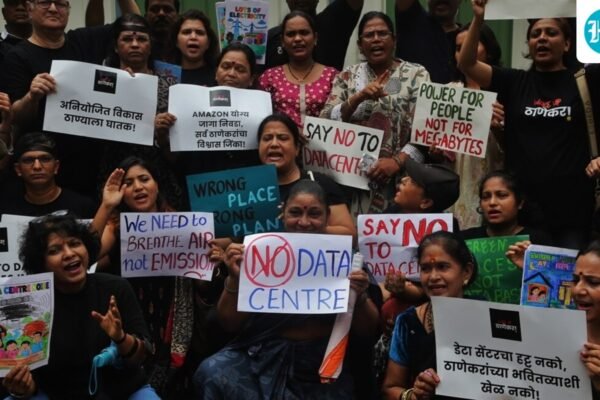 विशाखापट्टनम में डेटा सेंटरों के खिलाफ प्रदर्शन करते स्थानीय लोग
