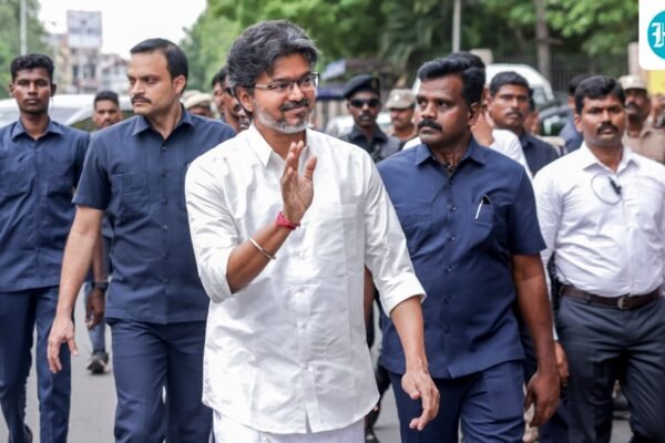 DMK और AIADMK नेताओं की बैठक का बहिष्कार